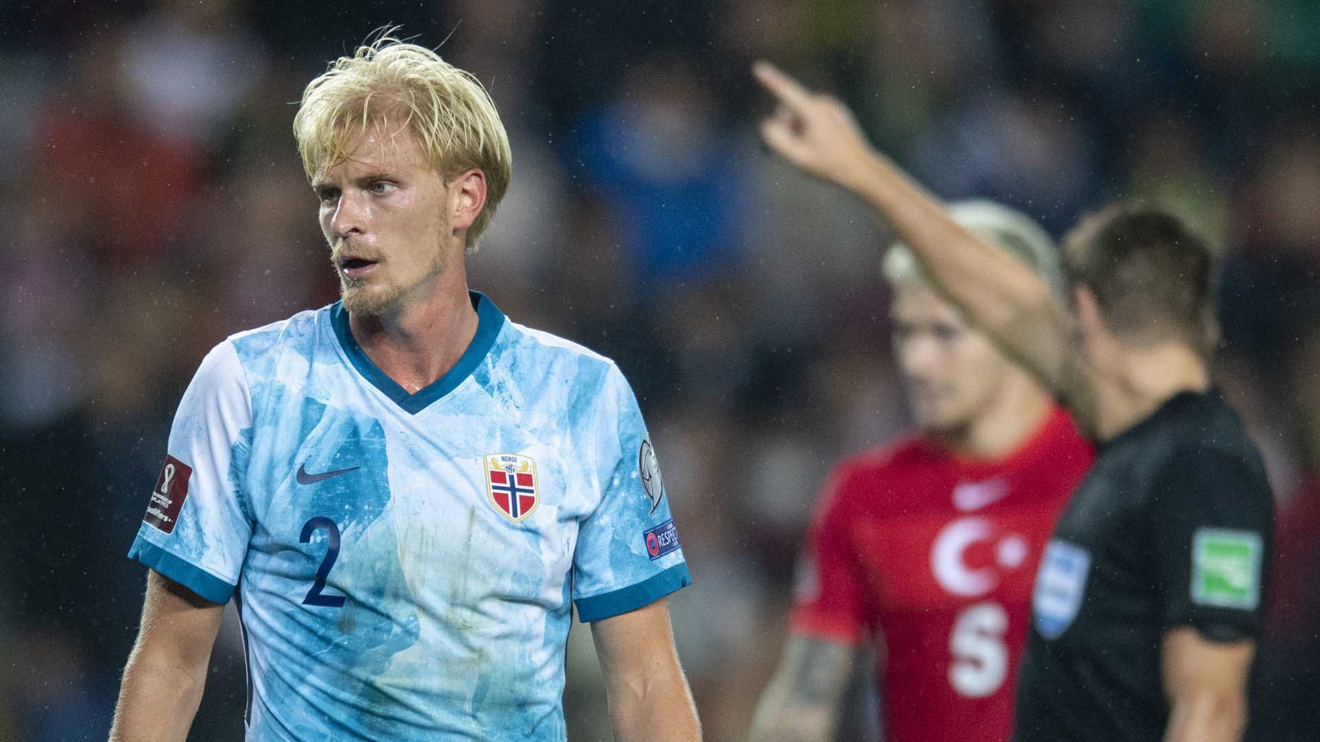 Miljøbevisste Morten Thorsby spiller med draktnummer 2 både på landslaget og klubblaget Sampdoria for å rette fokus mot klimamålet om å holde den globale oppvarmingen under to grader. Foto: Annika Byrde / NTB